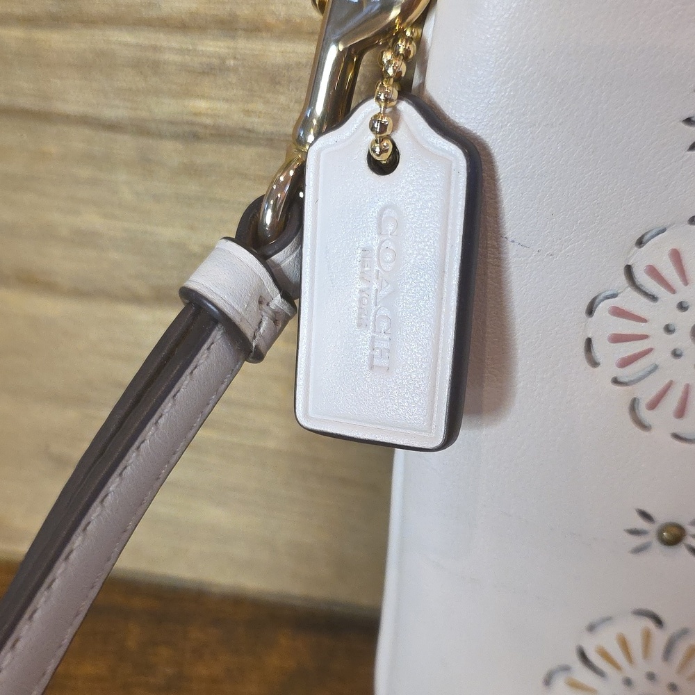 Coach Tea Rose Large Clutch - Picture 3 of 11